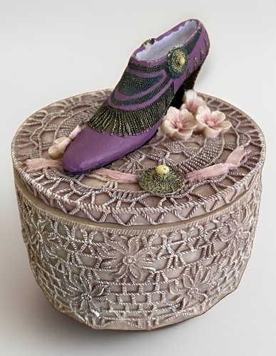 Trinket box with shoe - trinket,