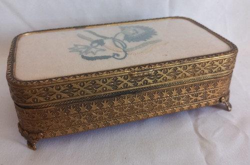 Brass effect jewellery box - effect,