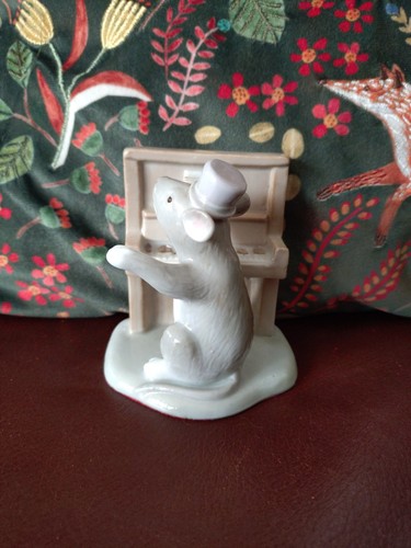 Mouse playing piano - playing, figurine