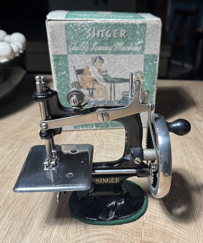 Vintage singer miniature - vintage,