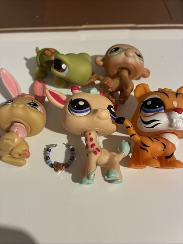 Littlest pet shop bundle - shop,