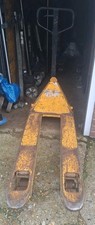 HAND PUMP PALLET TRUCK HEAVY DUTY 2500kg