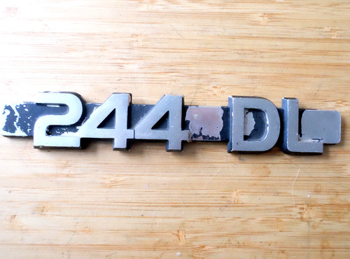 244 244dl volvo car badge - 244dl,