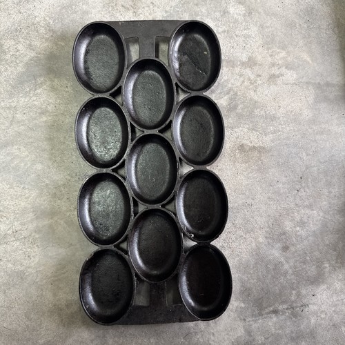 Vintage unmarked cast - iron, 8