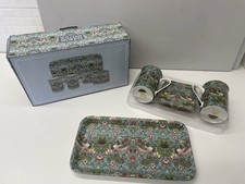 WILLIAM MORRIS `STRAWBERRY