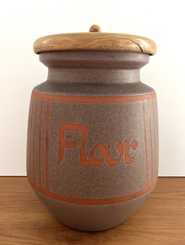 Wellhouse paignton pottery - wellhouse,