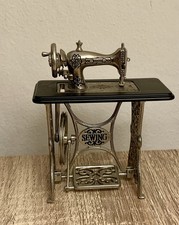 Vintage Metal Miniature Sewing Machine – Doll’s House Accessory / Ornament