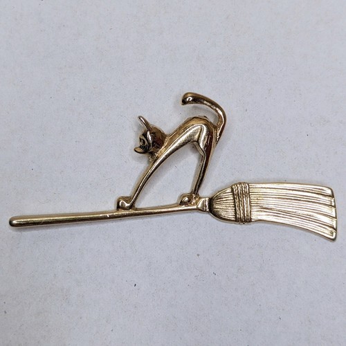 Vintage cat broom brooch - on,