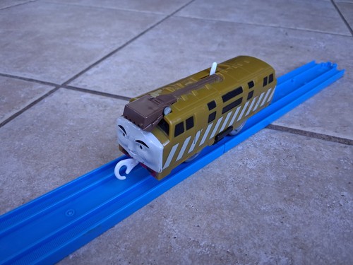 Thomas trackmaster diesel - thomas,