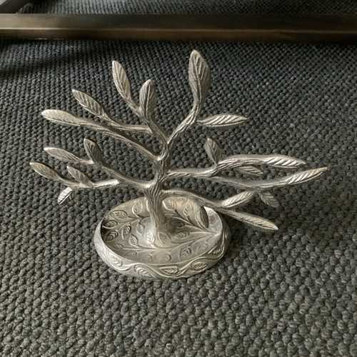 Silver toned metal - silver,