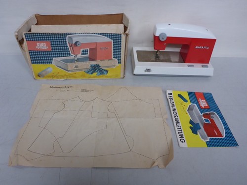 Old sewing machine for - sewing,