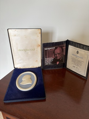Cased ltd edition wedgwood - cased,
