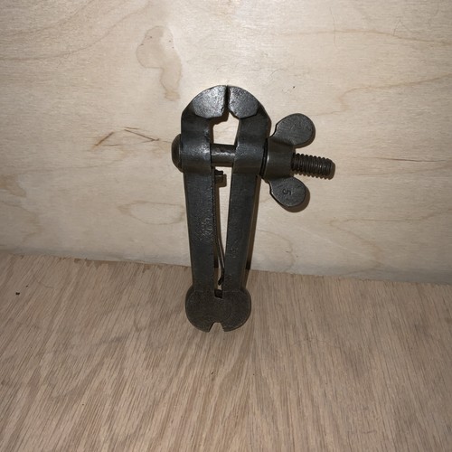Antique small hand vice cast - small,