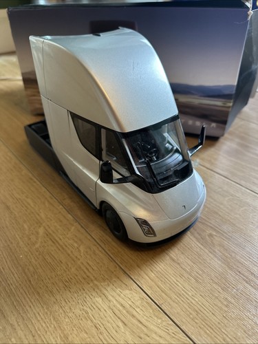 Official tesla semi truck - semi,