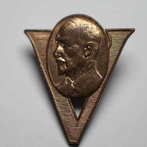Ww2 victory lapel badge - lapel,