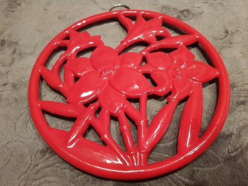 Round red cast - cast, trivet