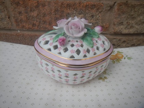 Past times porcelain trinket - 'past,