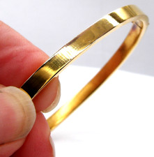 15ct yellow gold oval bangle