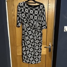 Monochrome Pattern Knot Front