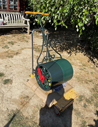 Green manual lawn roller with - lawn,