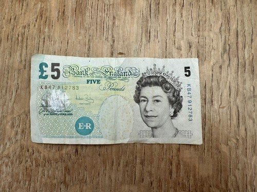 Bank england five pound - of,