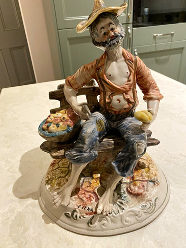 Capodimonte figurine man a - capodimonte, on
