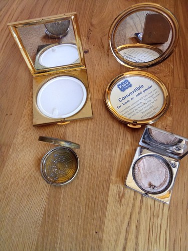 Lot vintage compacts - of,