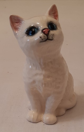 Royal doulton seated - doulton, white