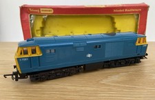 Triang Hornby R758 Class 35 Hymek Diesel Hydraulic Loco D7063, OO Gauge. Running