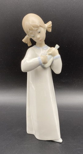 Lladro girl with guitar - with,
