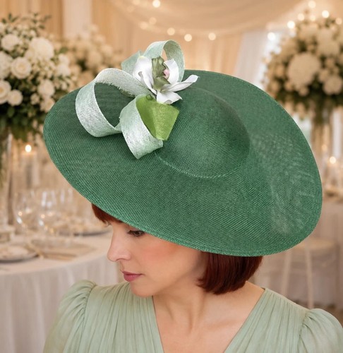 Emerald green saucer hatinator - green,