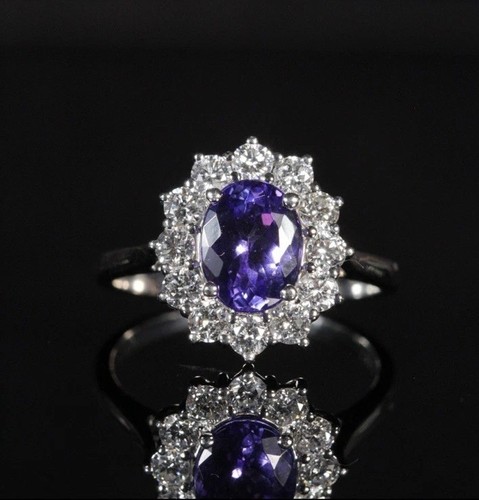Tanzanite 7ct and diamond - 1.7ct,