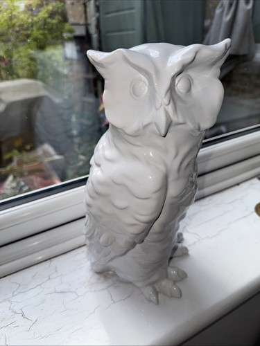Stunning vintage white ceramic - white,