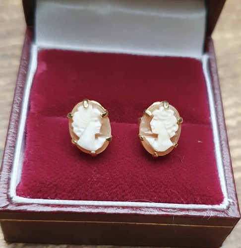 9ct yellow gold cameo shell - yellow,