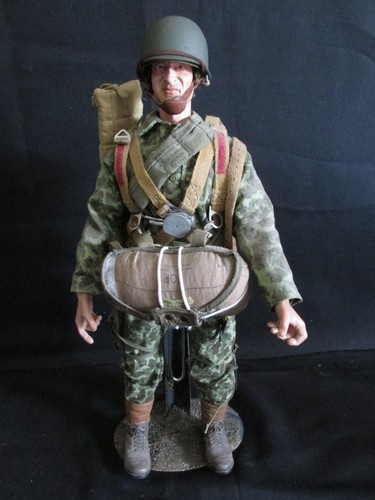 Dragon 6th scale figures - ,