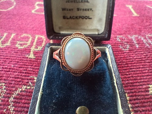9ct gold opal ladies - 9ct, ring