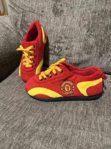 Manchester united slippers - united,