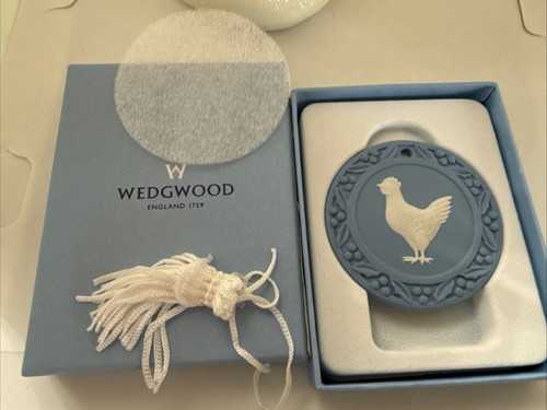 Wedgwood jasper disc - b/w,