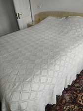 Beautiful Unique Cream coloured Hand Crochet Bed Spread Excellent  Condition