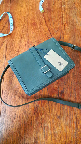 Green leather crossbody - green,