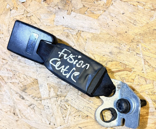 Toyota aygo seat belt - toyota,