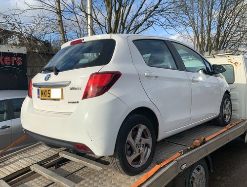 Toyota yaris hybrid 2014 - toyota,