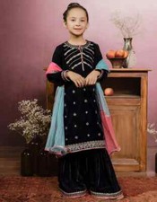 Pakistani Junaid Jamshed girls