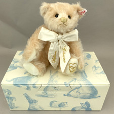 Steiff  "William & Catherine"  The Royal Wedding Teddy Bear  EAN:663338 - 2011