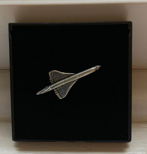 Concorde airplane pin badge - concorde,