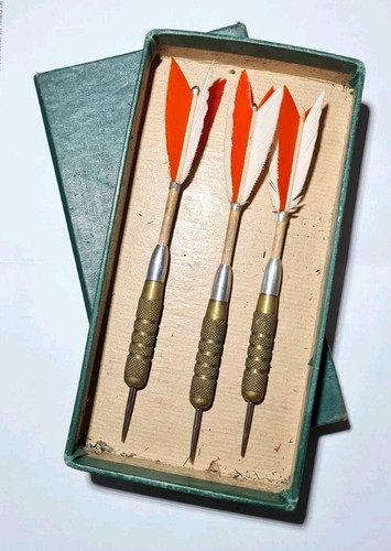 Vintage set darts - of, with