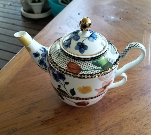 Maxwell williams teapot - maxwell,