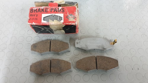 Front brake shoes for - , nissan