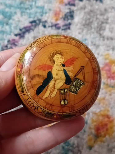 Vintage small turned wood - small,