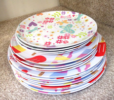 PICNIC PLATES AND SIDE PLATES